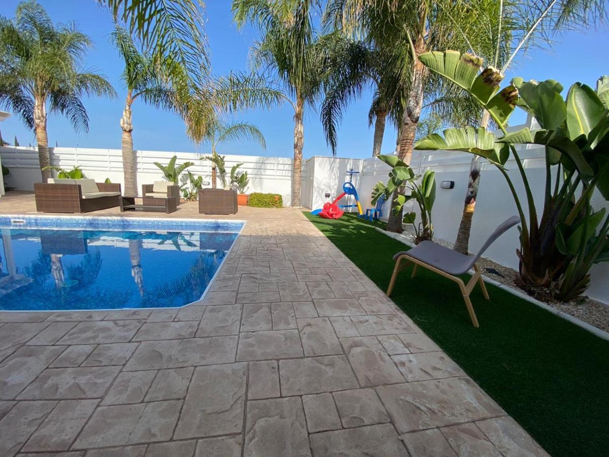 Villa Angel - Exotic Villa 200M From Beach Paralimni Eksteriør billede