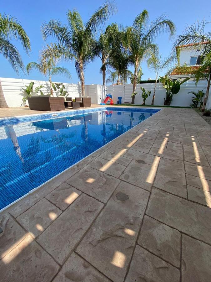Villa Angel - Exotic Villa 200M From Beach Paralimni Eksteriør billede